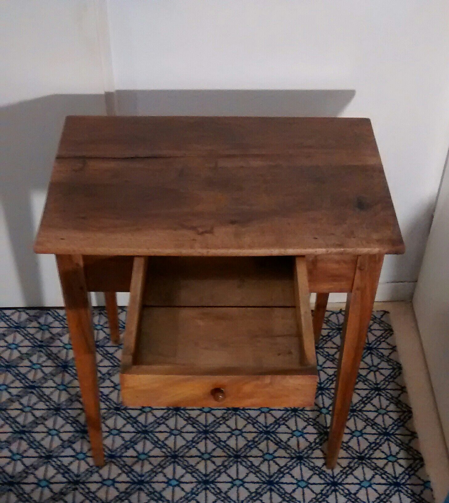 Feet spindle side table