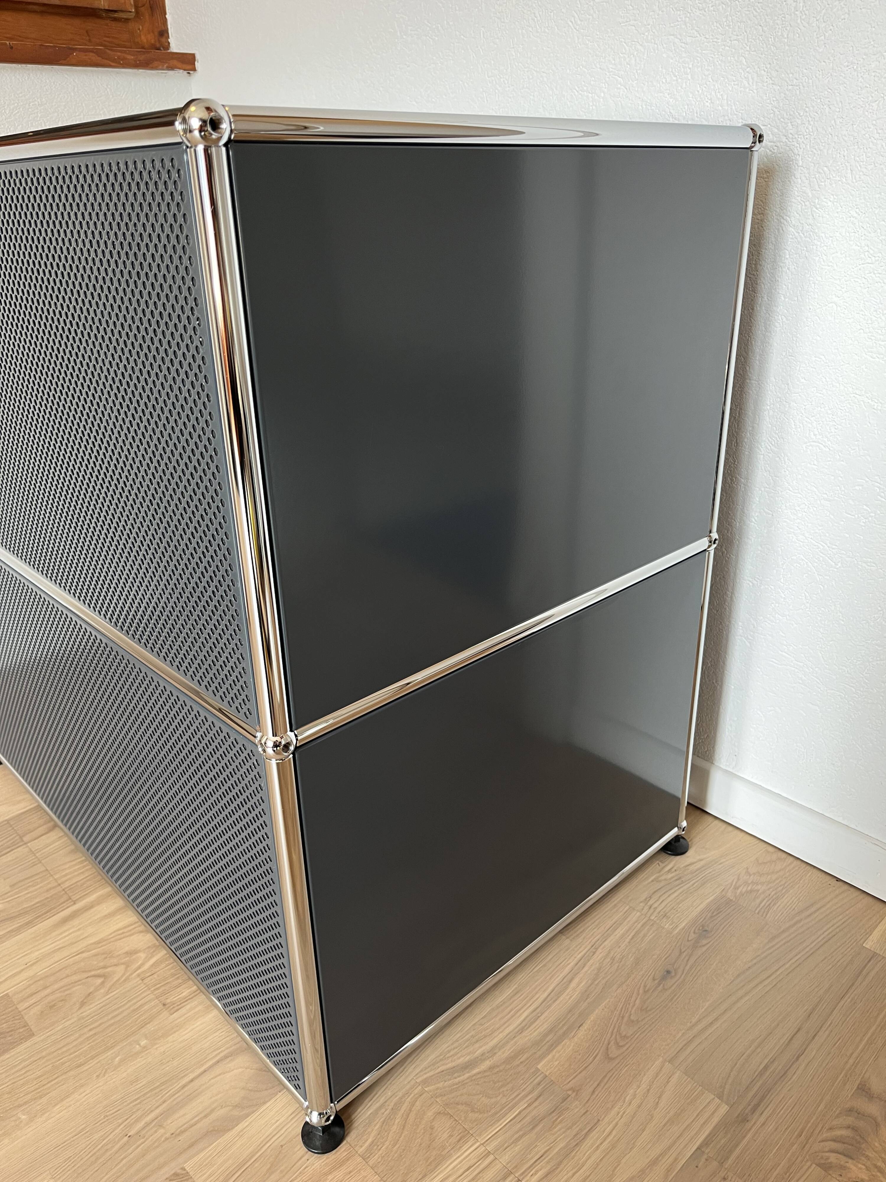 Commode USM Haller en Gris Anthracite (dernière génération) | Selency