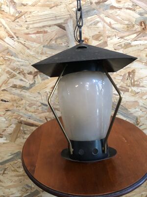 Ancienne suspension lanterne métal noir & laiton + verre opaque rond vintage