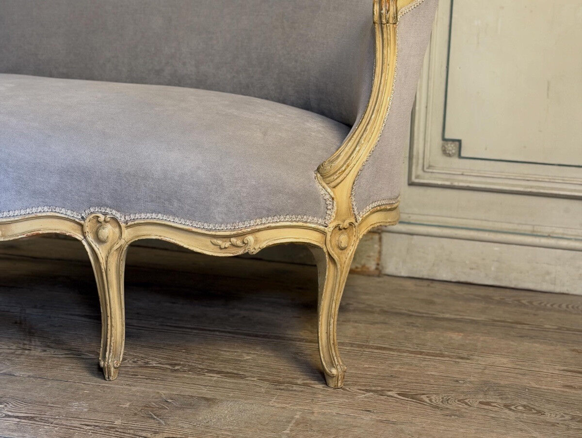 Louis XV style carved and painted wooden basket seat, 19th century.