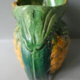 Pineapple pitcher in dabbling