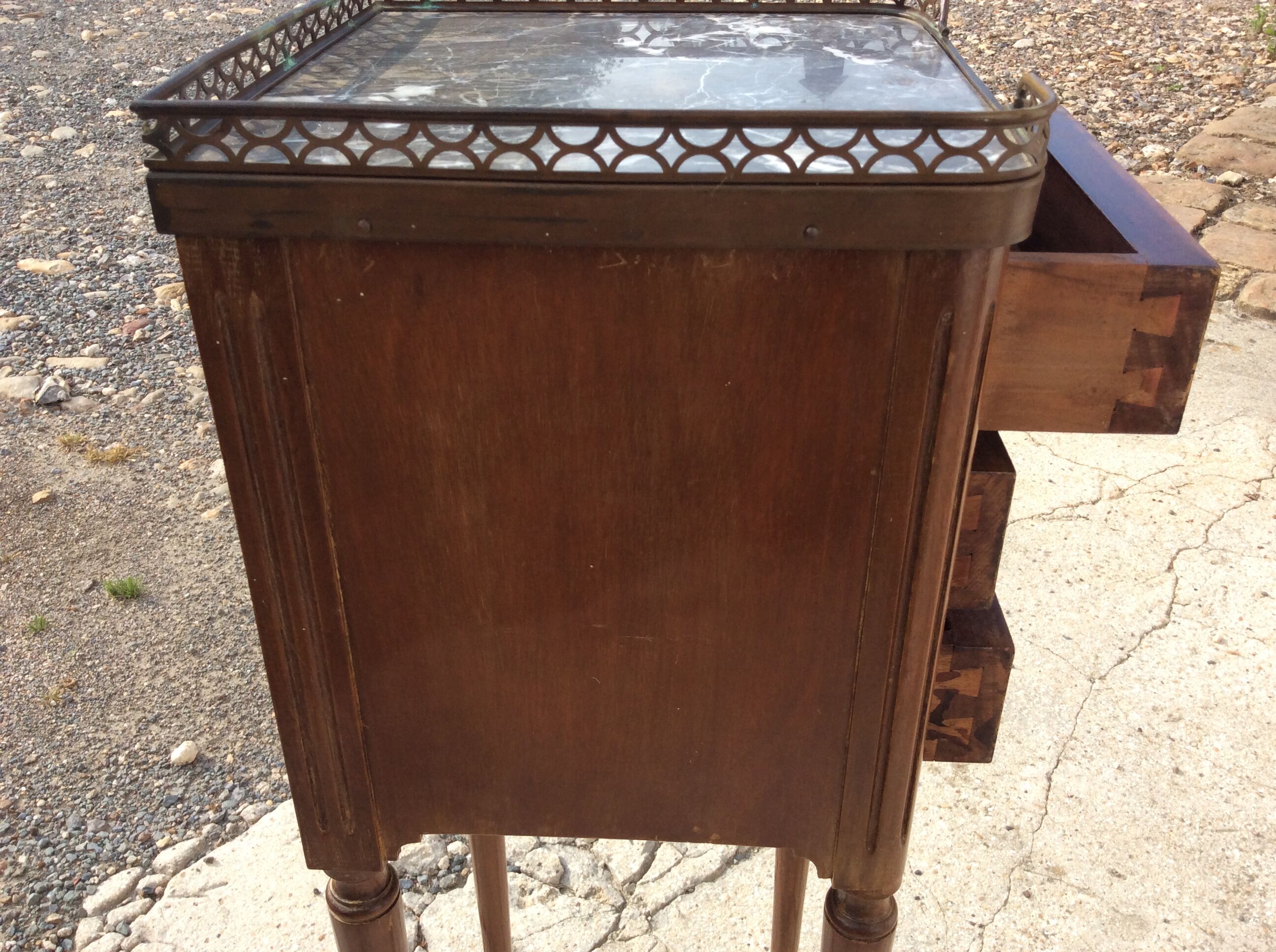 Beside table XVlllème