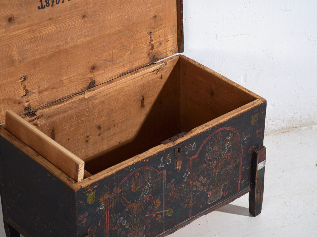 Antique pine wood chest – Central Europe (circa 1870)
