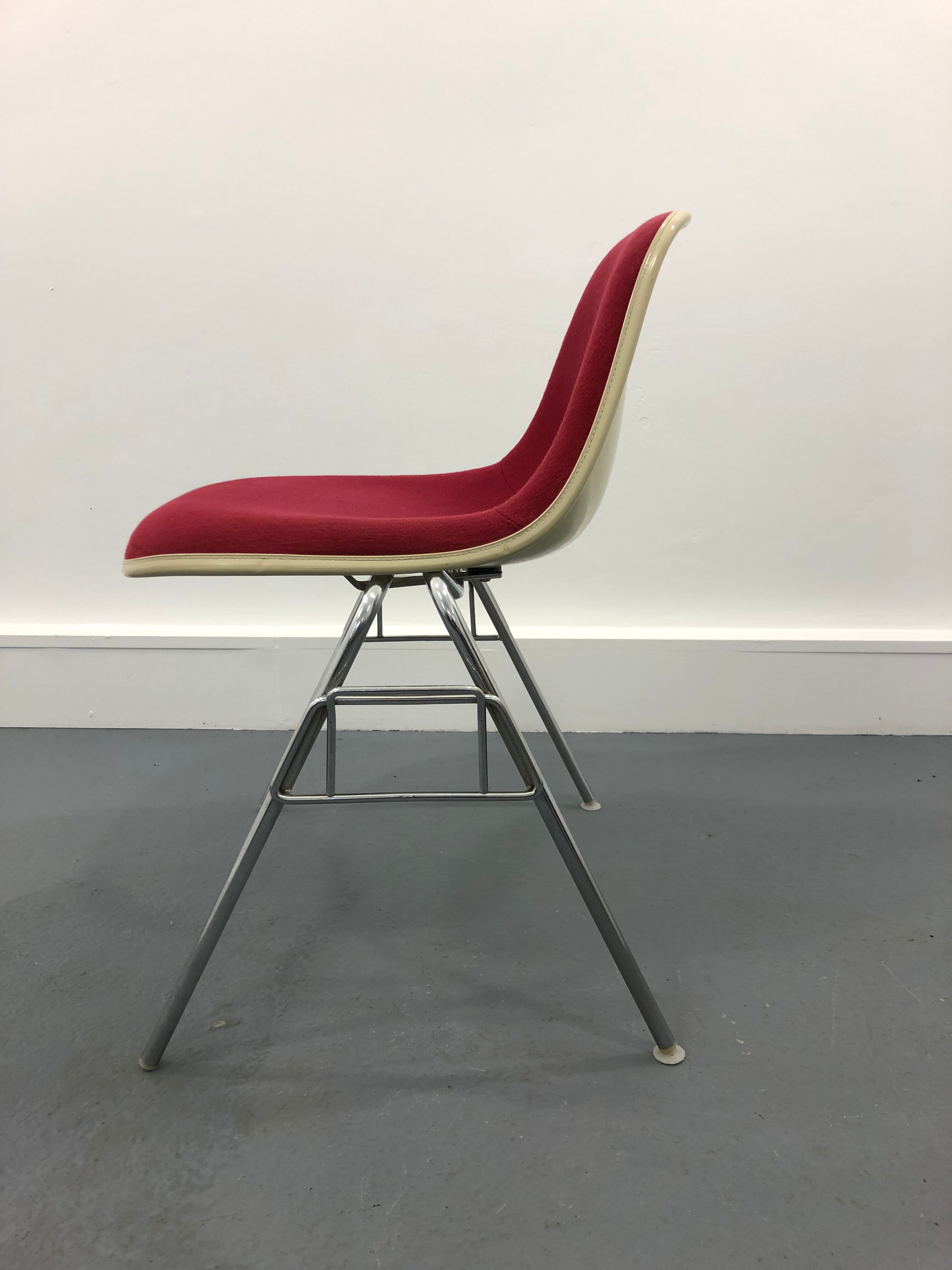 Chaise en fibre de verre par Charles & Ray Eames pour Vitra, années 1960