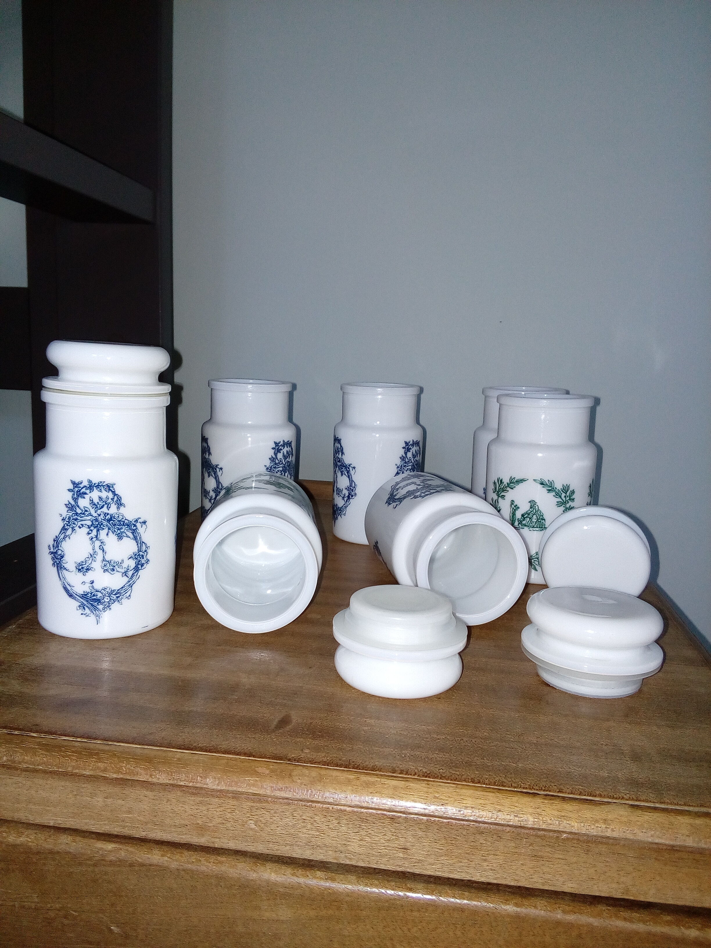 Lot of 7 apothecary jars, spice bottles