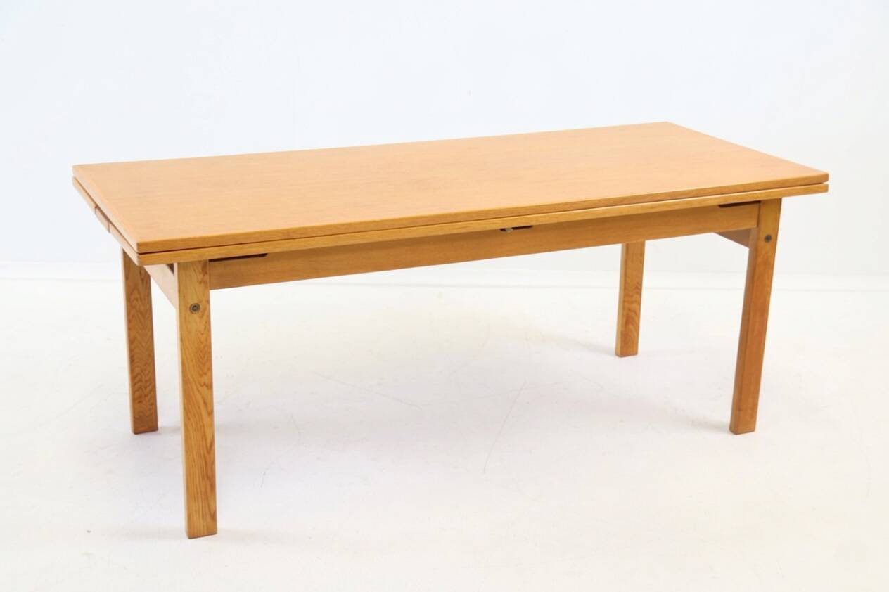 Vintage Scandinavian coffee table with drop-leaves in oak, 1970s.