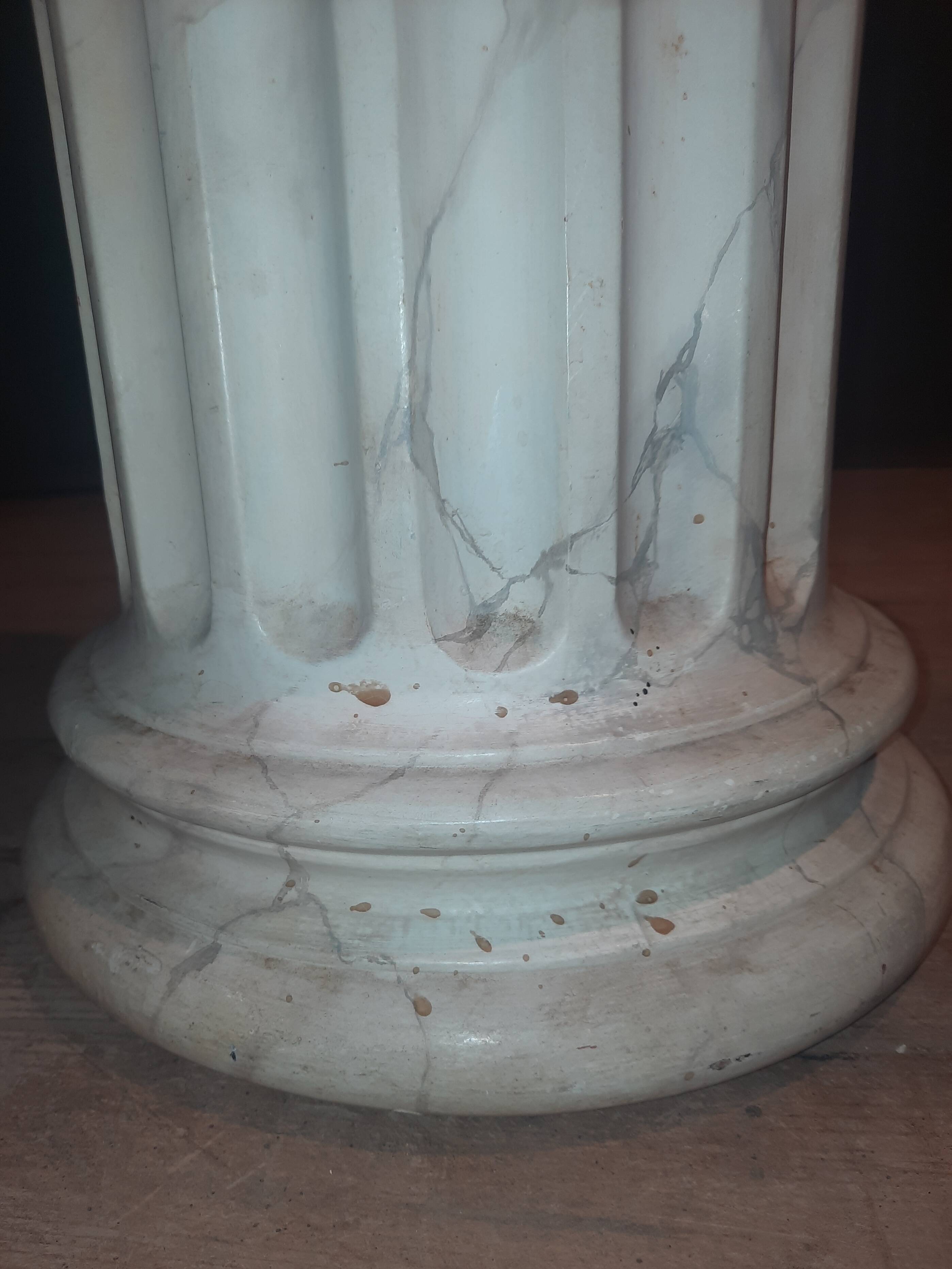 Column topped with a plaster basin.