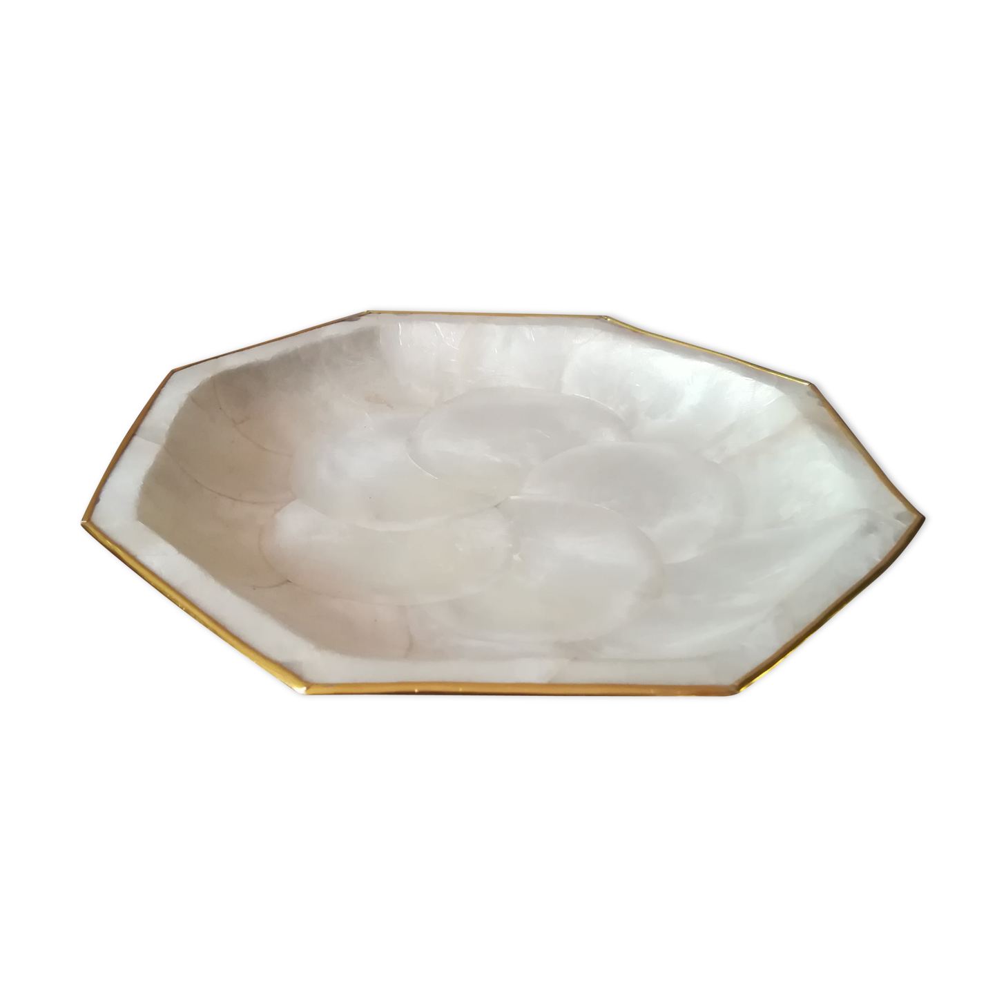 Mother-of-pearl plate