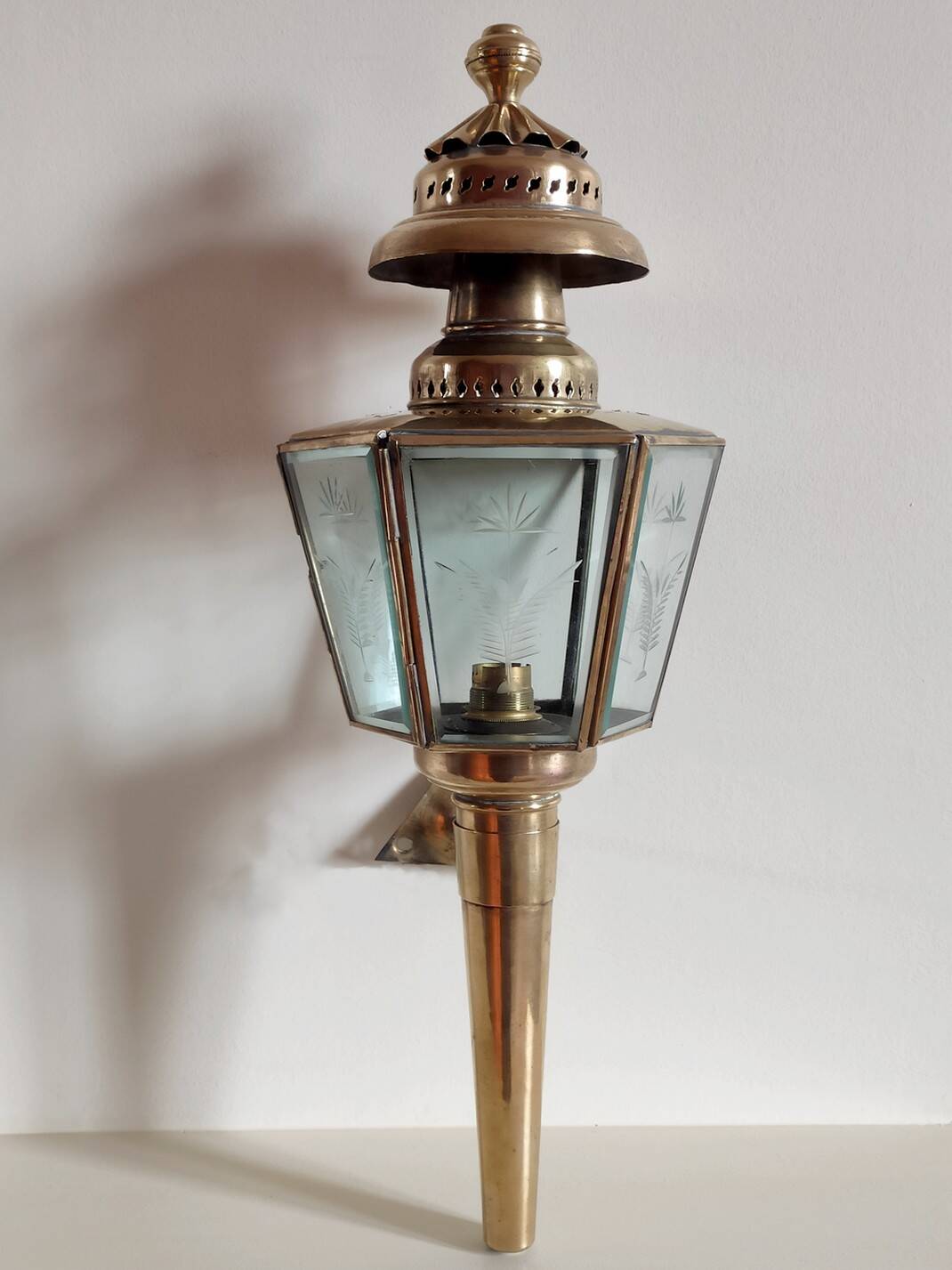 Electrified wall lamp cab lantern brass old engraved glass