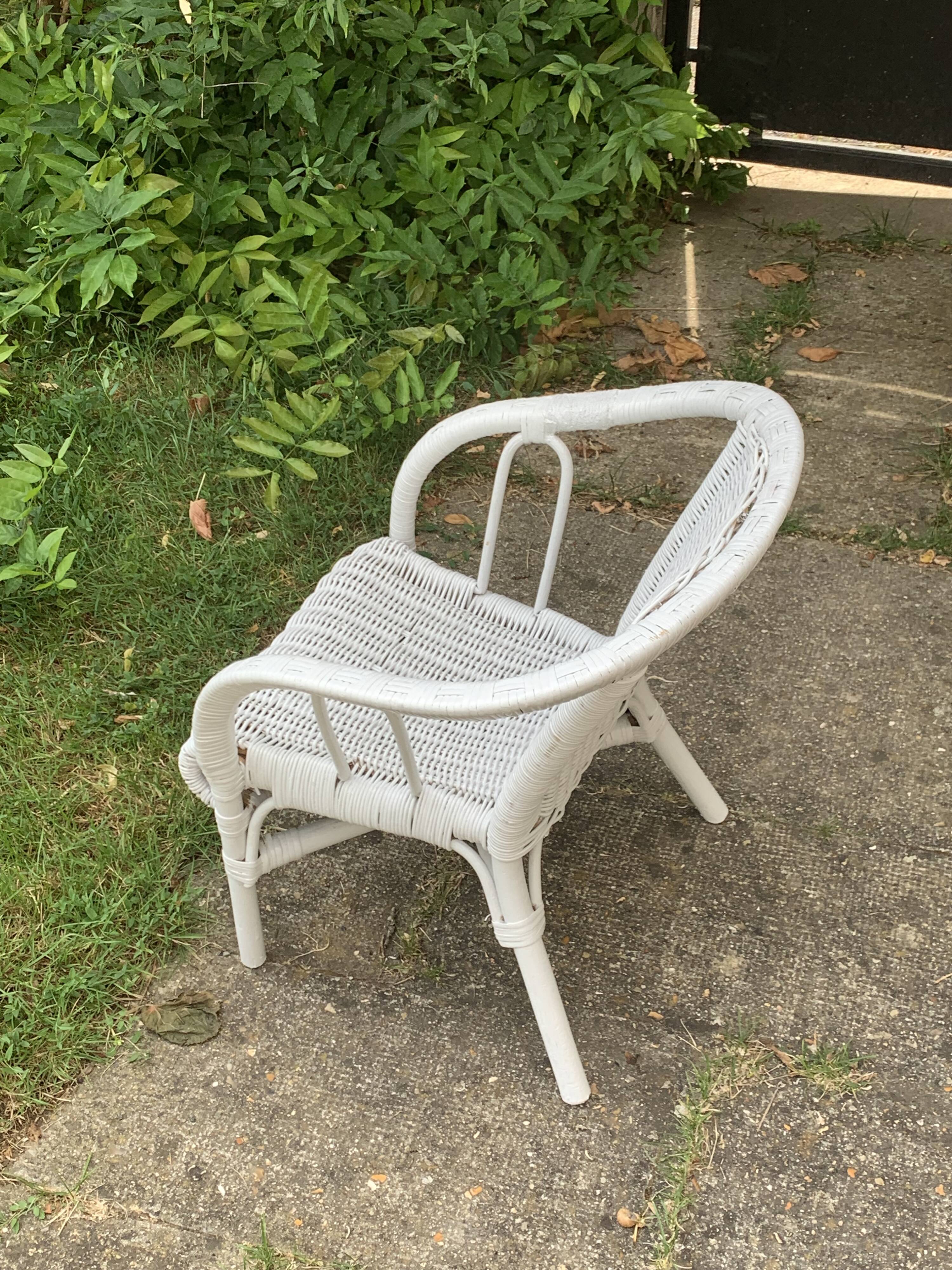 Fauteuil enfant en osier blanc vintage
