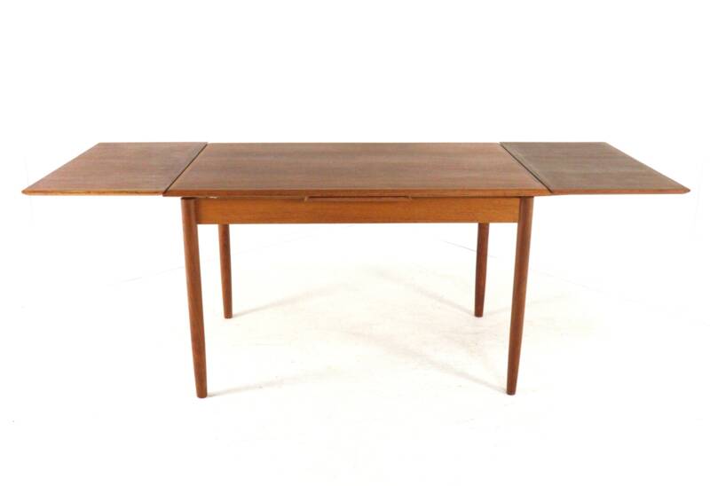Extendable rectangular dining table "Horsbyg" - Danish design in teak