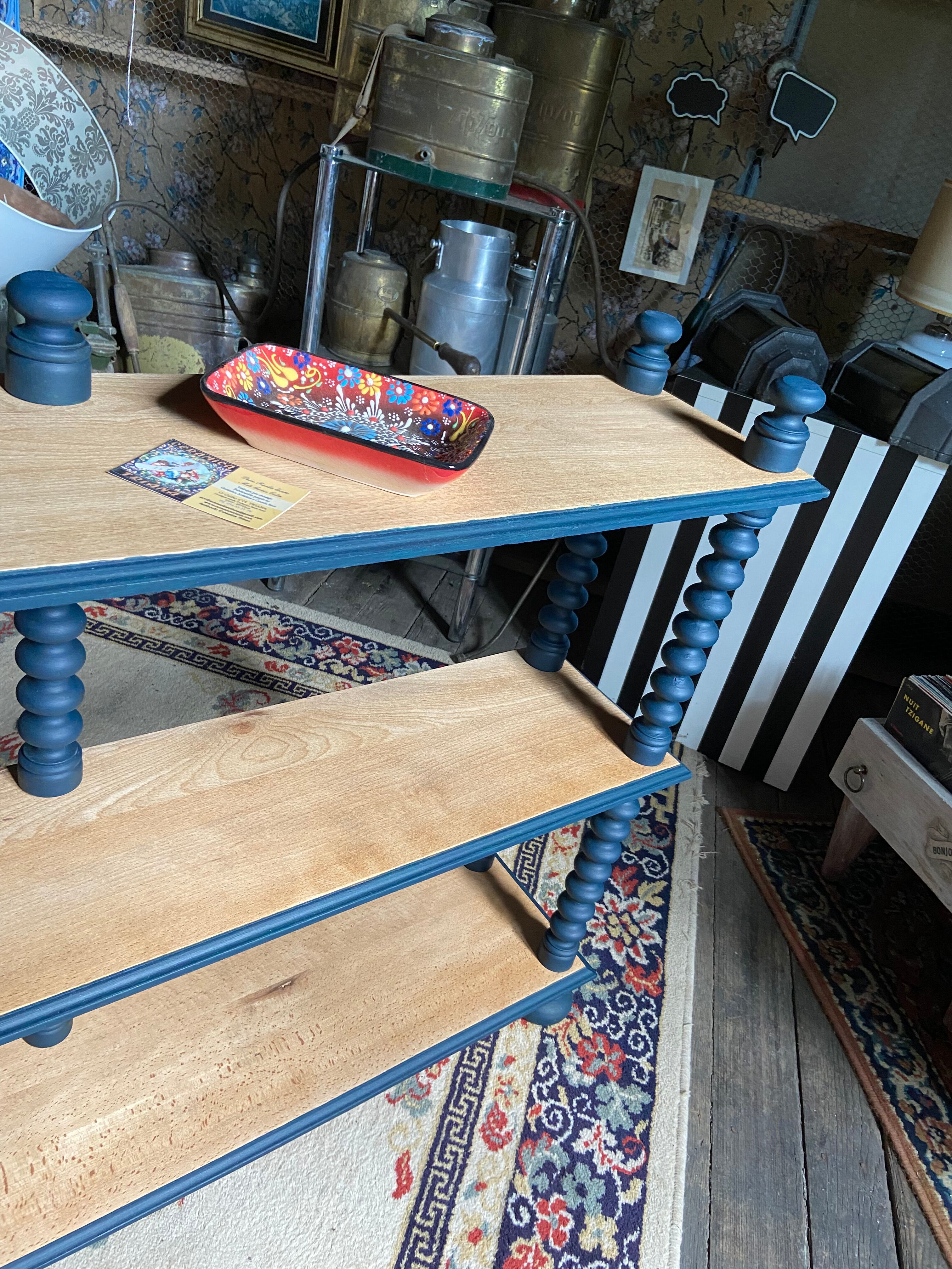 Floor on wooden legs