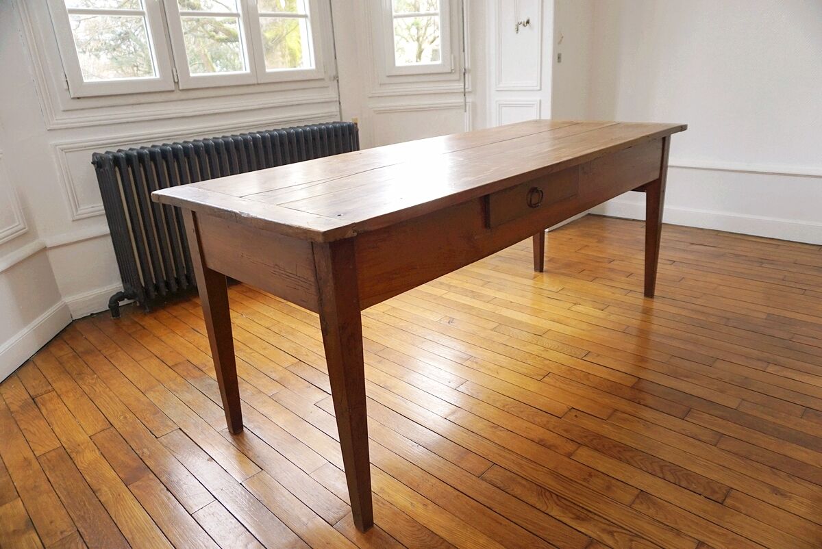 Old farm with 3 drawers table
