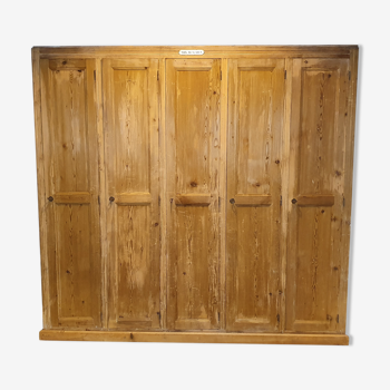 Wooden cloakroom
