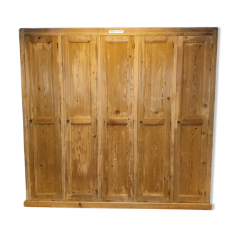 Wooden cloakroom