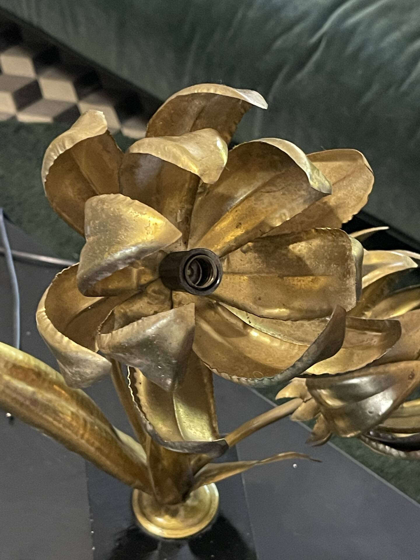 Table lamp with flowers in brass, Hollywood Jansen style.