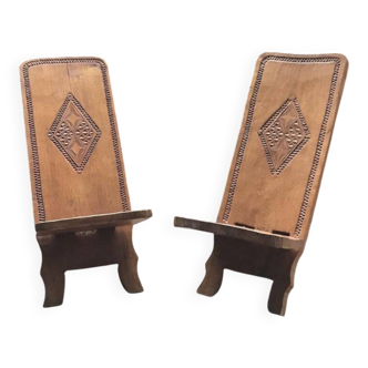 Set of 2 sculpted brown wooden chairs, Cuba 1960s, vernacular style.