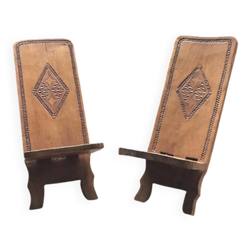 Set of 2 sculpted brown wooden chairs, Cuba 1960s, vernacular style.