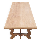 Table espagnole en bois, piètements mouvementés