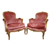 Paire de fauteuils cabriolet style Louis XV – Bois sculpté – Velours rose –