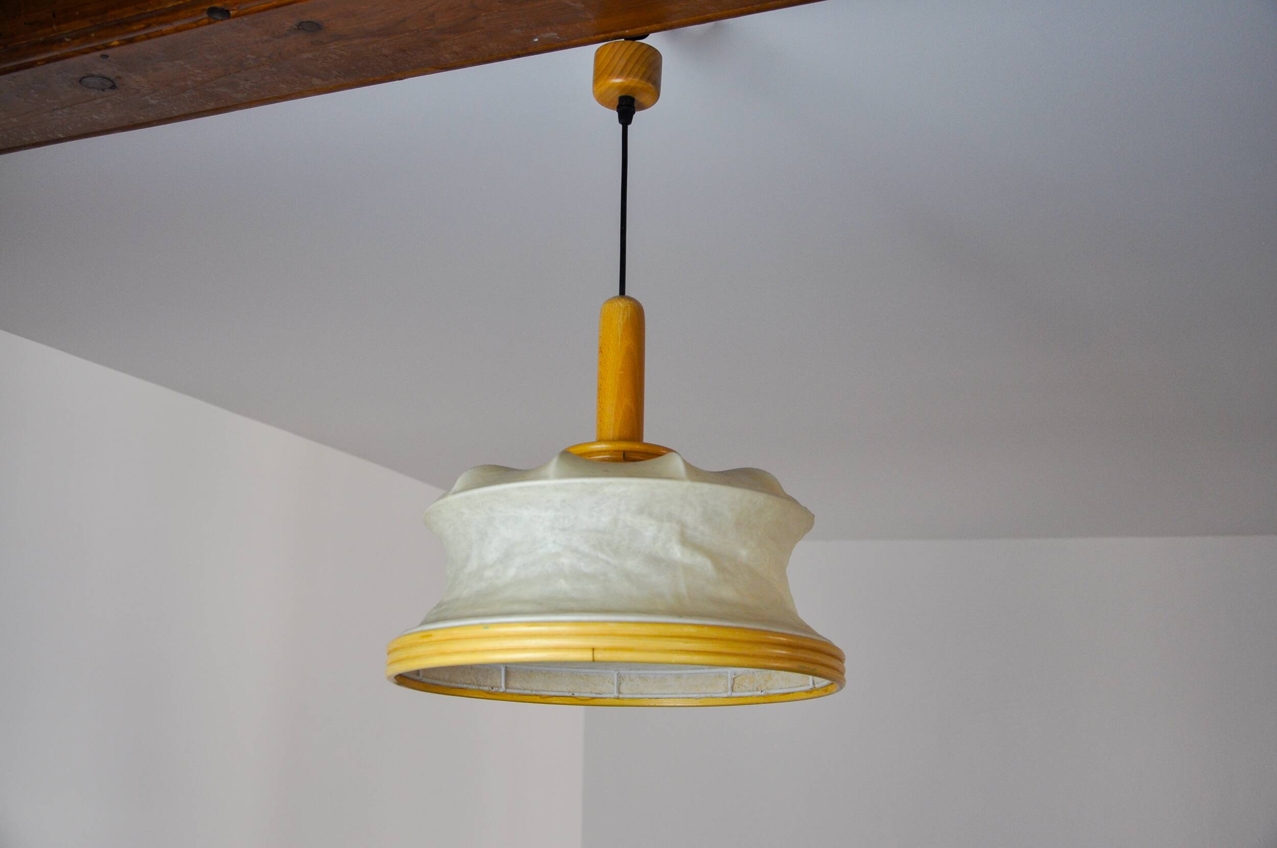 "Cocoon" pendant light, resin and pine, Italy, 1970