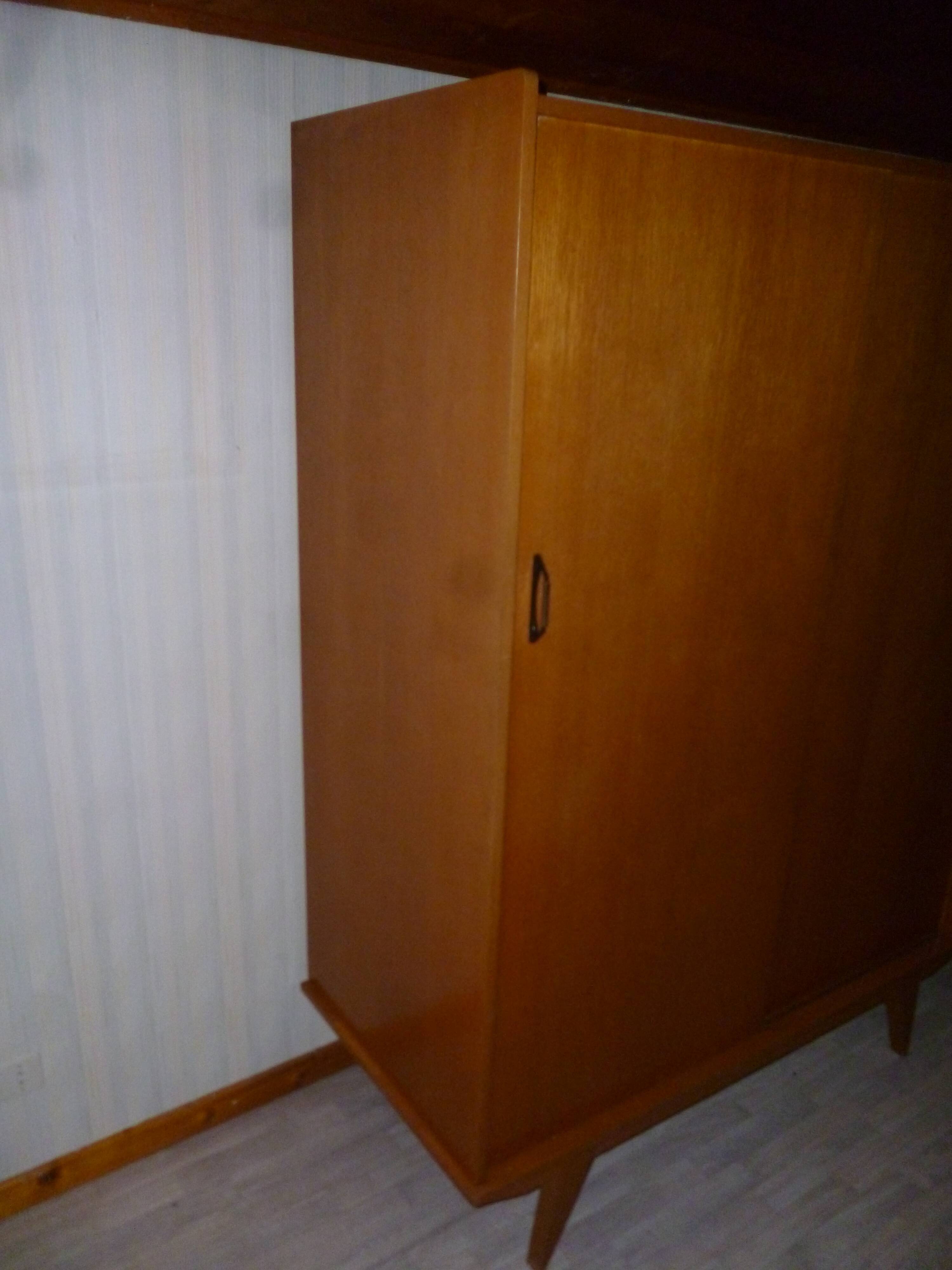 Wardrobe sliding doors year 70