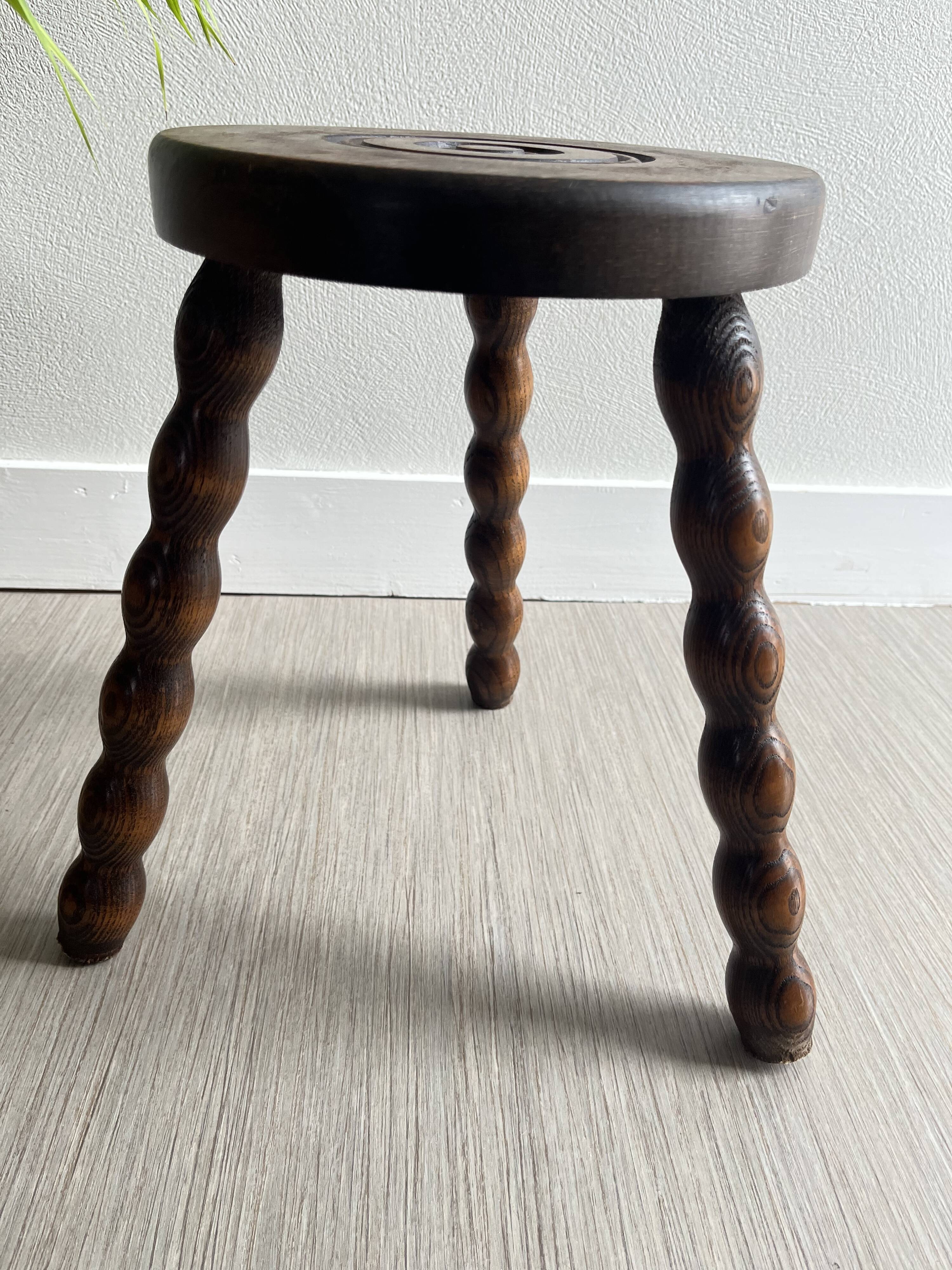 Tabouret tripode bois