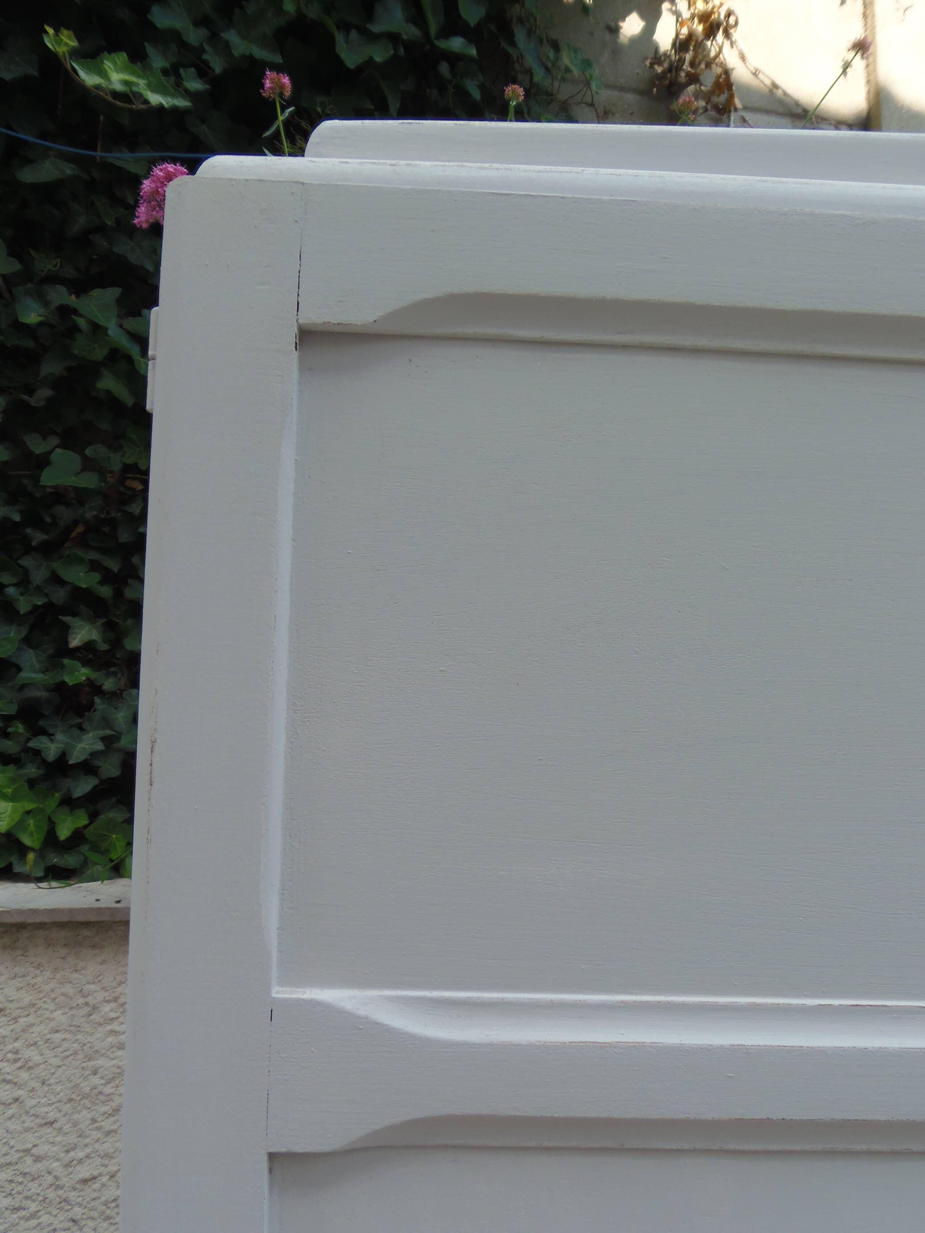 1950s wardrobe, 2 doors, one bar, 3 shelves, re-enchanted in pearl gray with waxed finish.