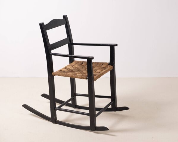 Fauteuil à bascule du début du 20e siècle avec siège en gazon, Danemark