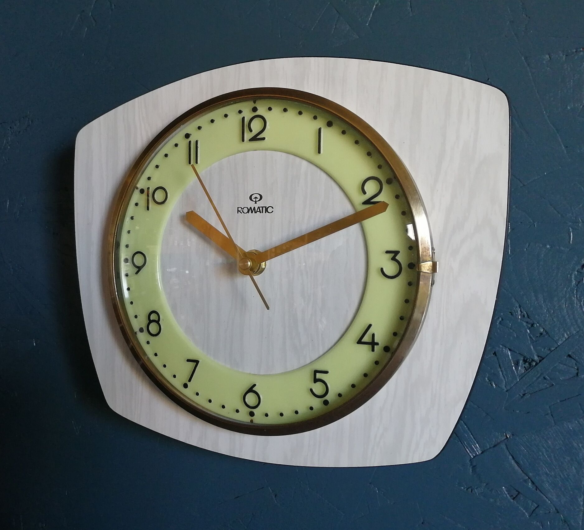 Vintage formica clock phosphorescent silent wall clock "Romatic gray wood"