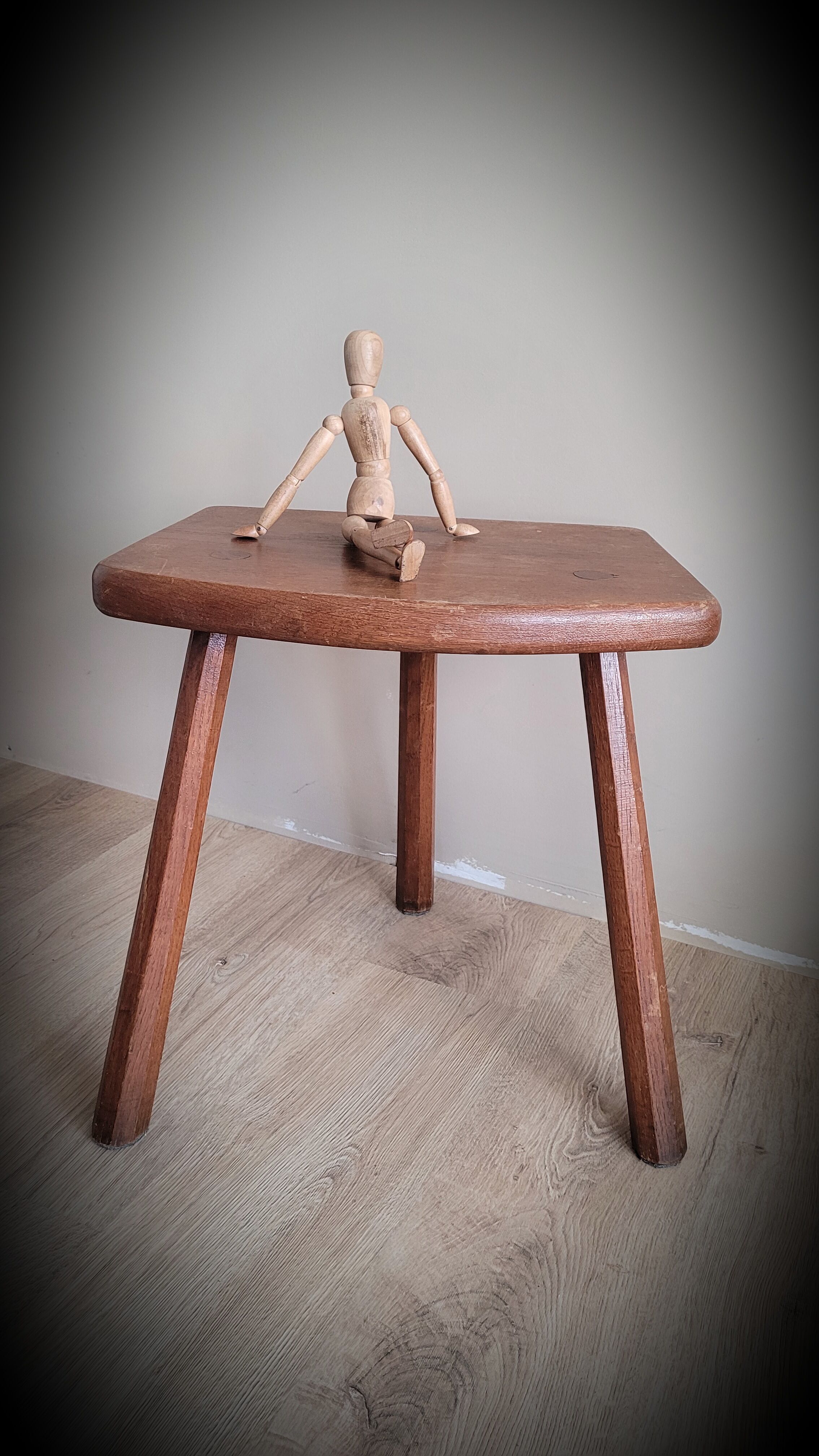 Tripod stool cowbird half round