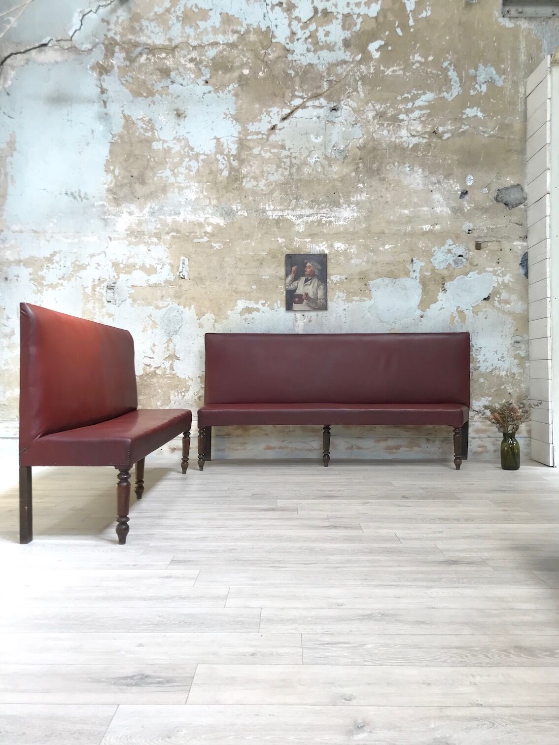 Bistro bench in burgundy leather