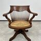 Chaise de bureau pivotante en chêne avec siège en rotin