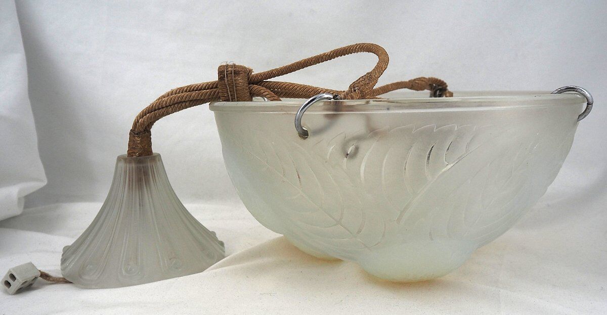 René Lalique, pendant light, opalescent chandelier, "Dahlias", signed, excellent condition.