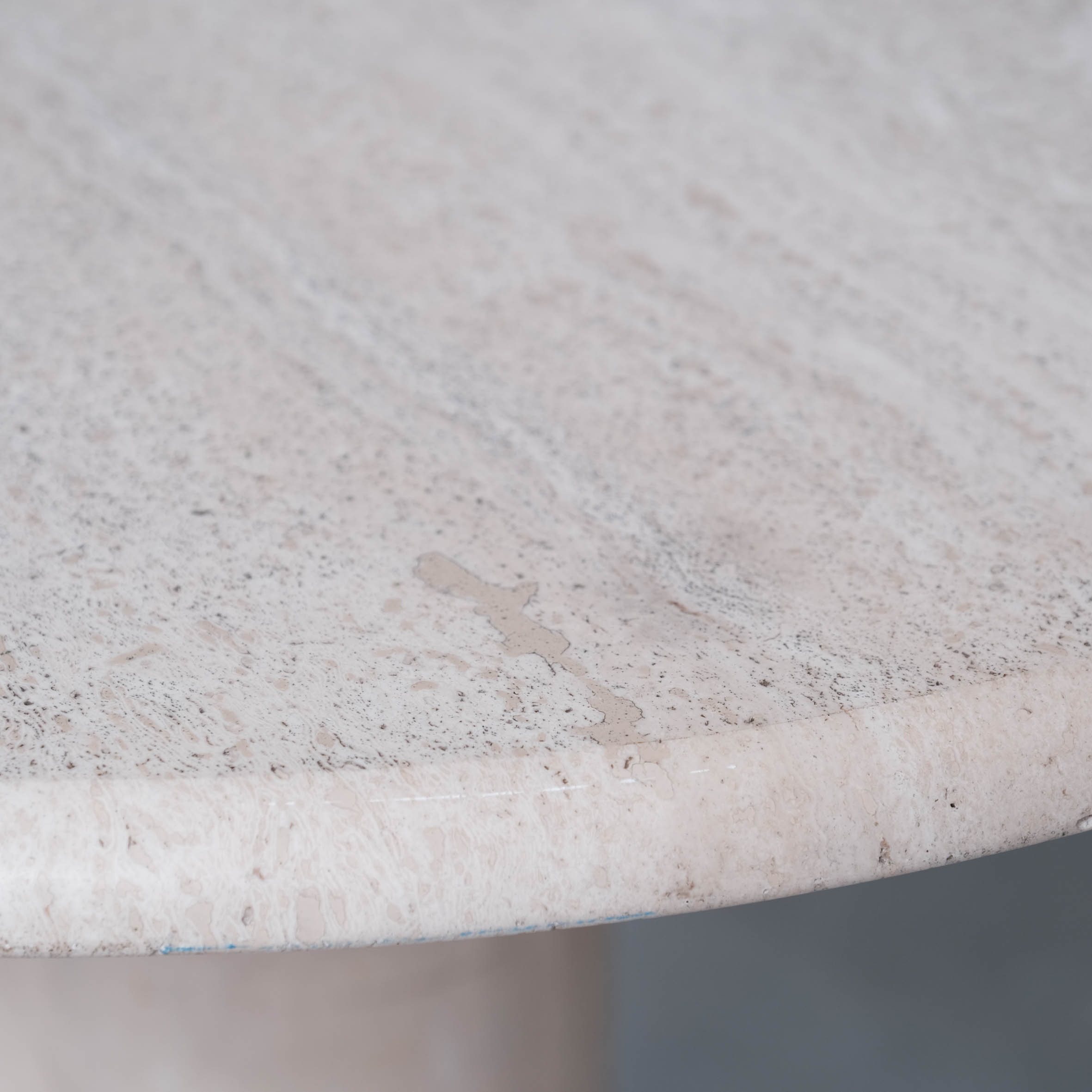 Travertine italian mid-century circular dining table
