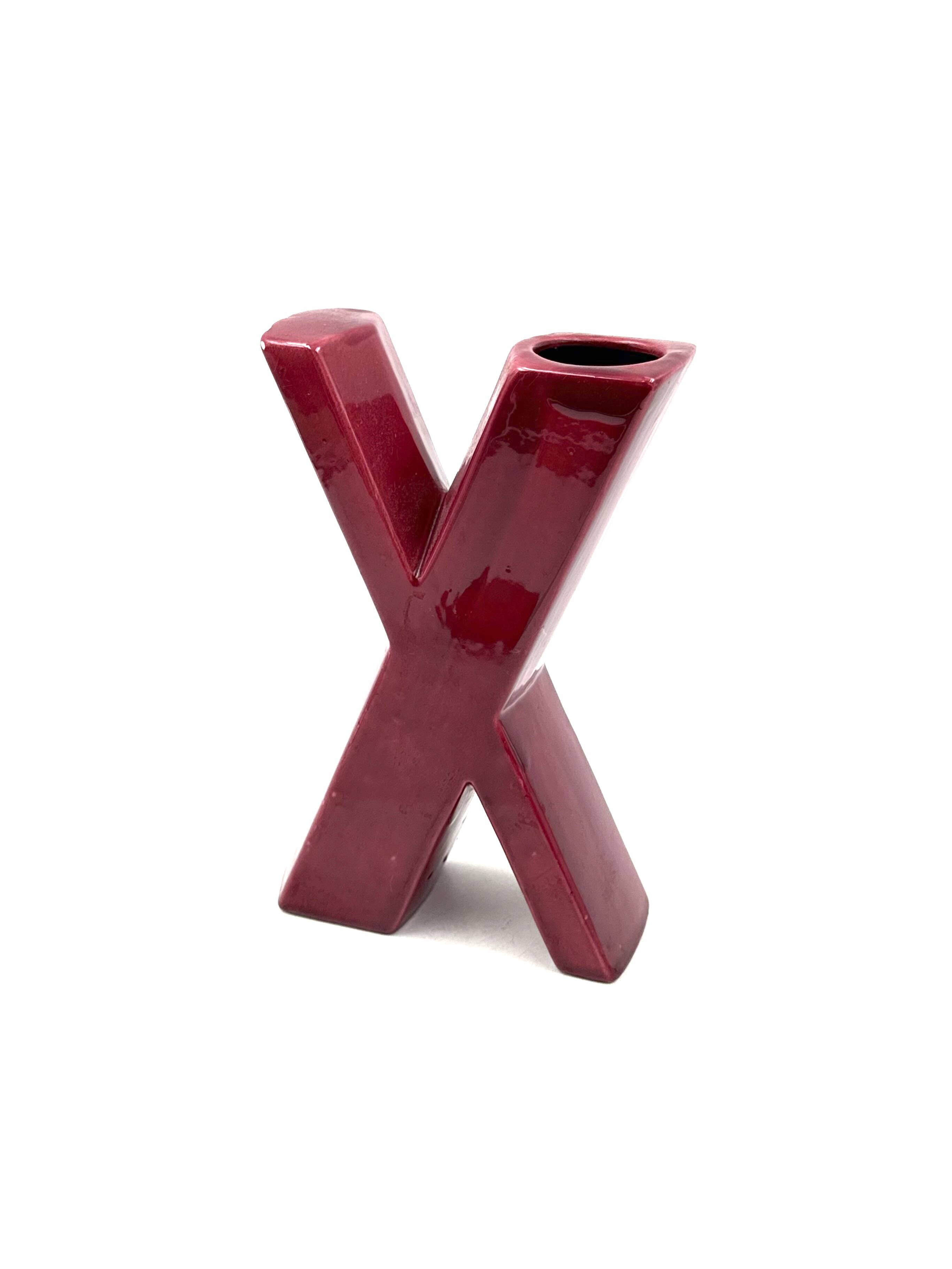 Space age red X letter shaped solifleur vase, Marcel Radureau France 1970