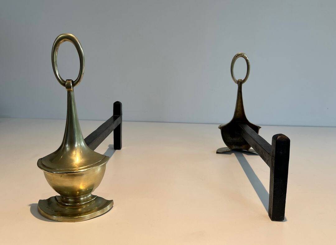 Paire de Chenets en Bronze Néoclassiques en Forme de Lampes Antiques à Anne