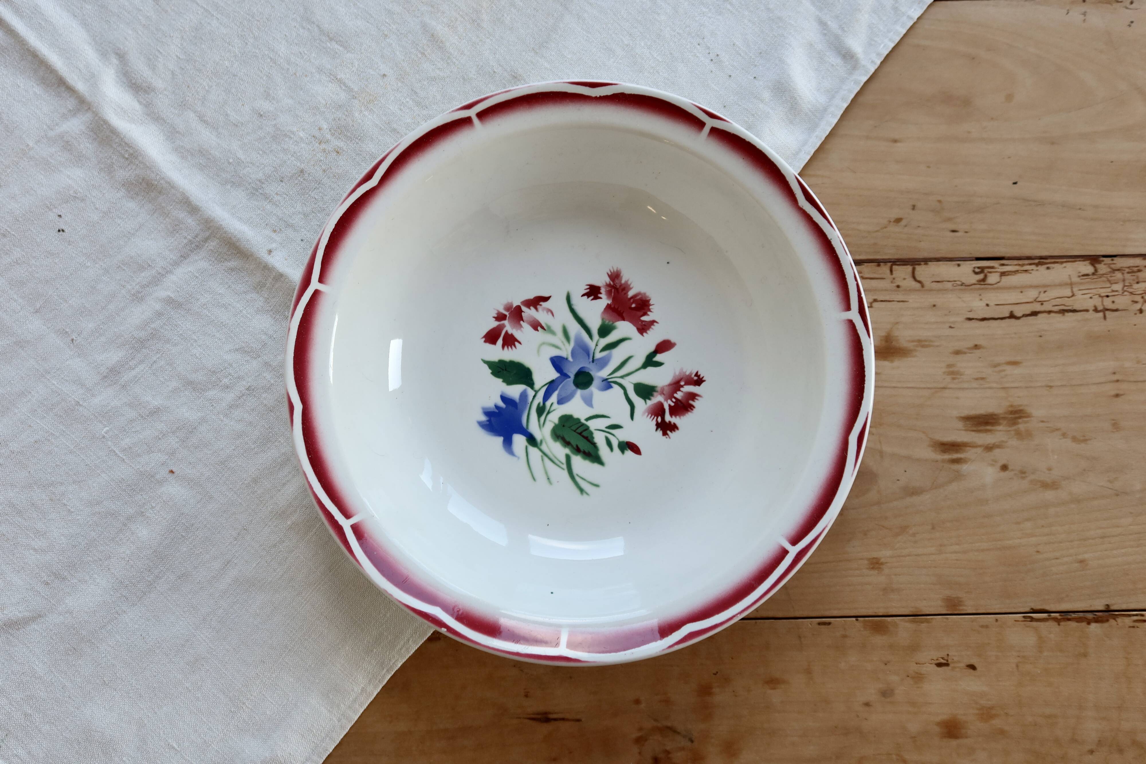 Antique hollow serving dish, Sarreguemines Digoin - José model.