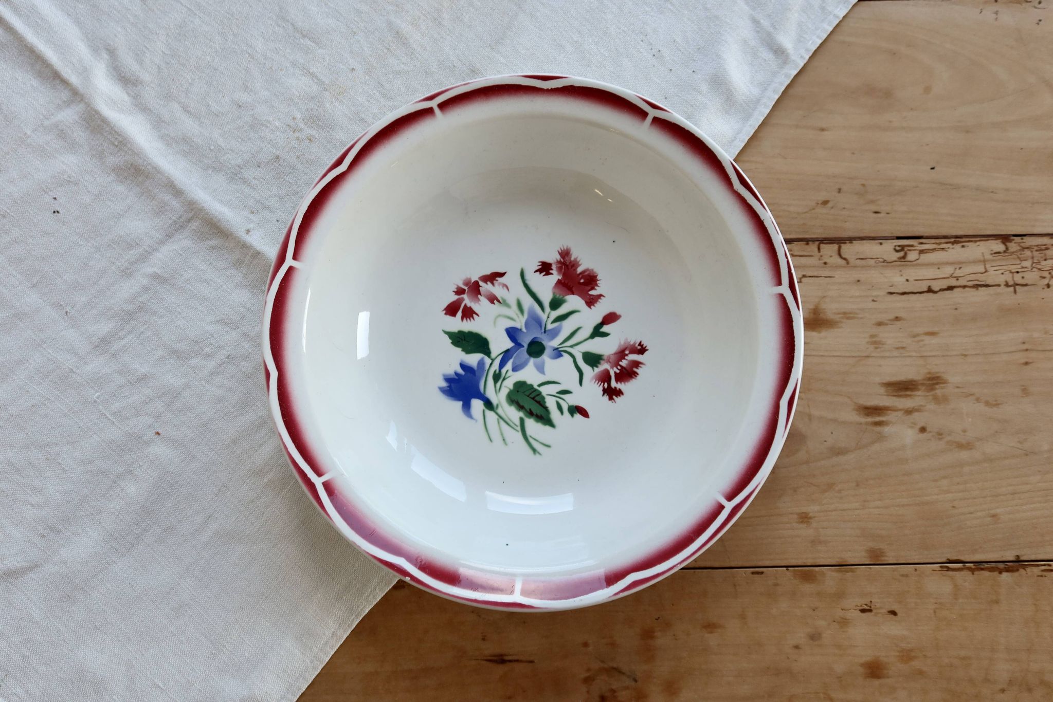 Antique hollow serving dish, Sarreguemines Digoin - José model.
