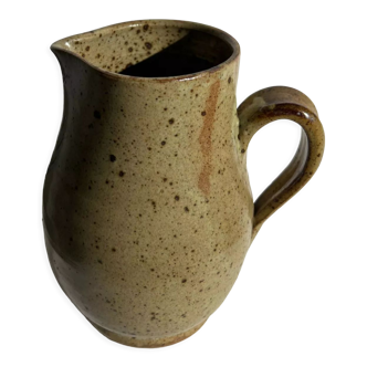 Sandstone pitcher with hand-painted spike pattern
