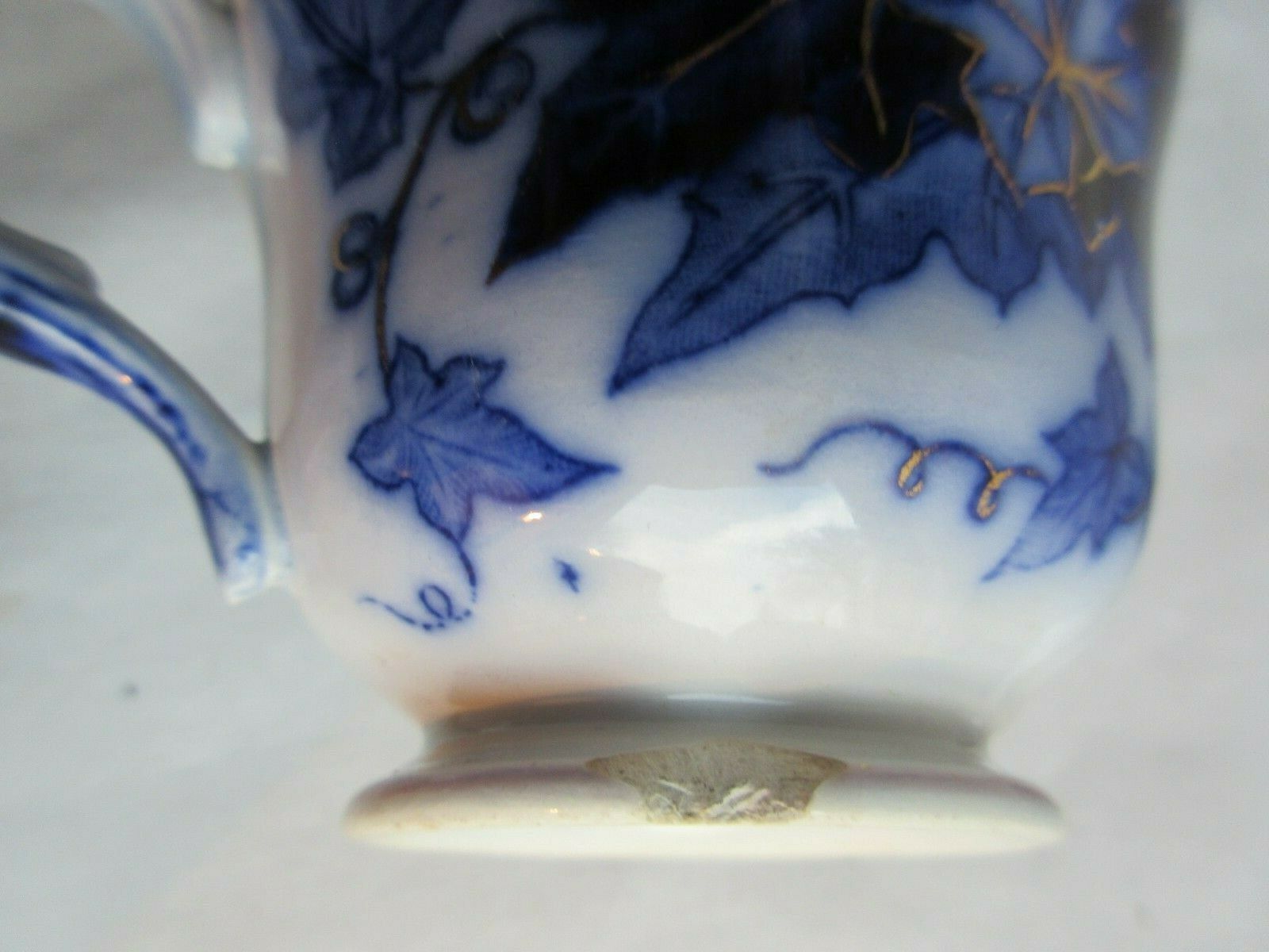 Tasse sur soucoupe art nouveau déco modèle Bryonia, signée sarreguemines u&c