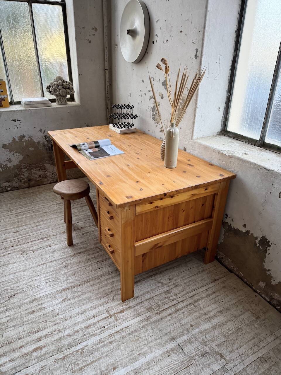 Bureau pin suédois style aperldoon 1970