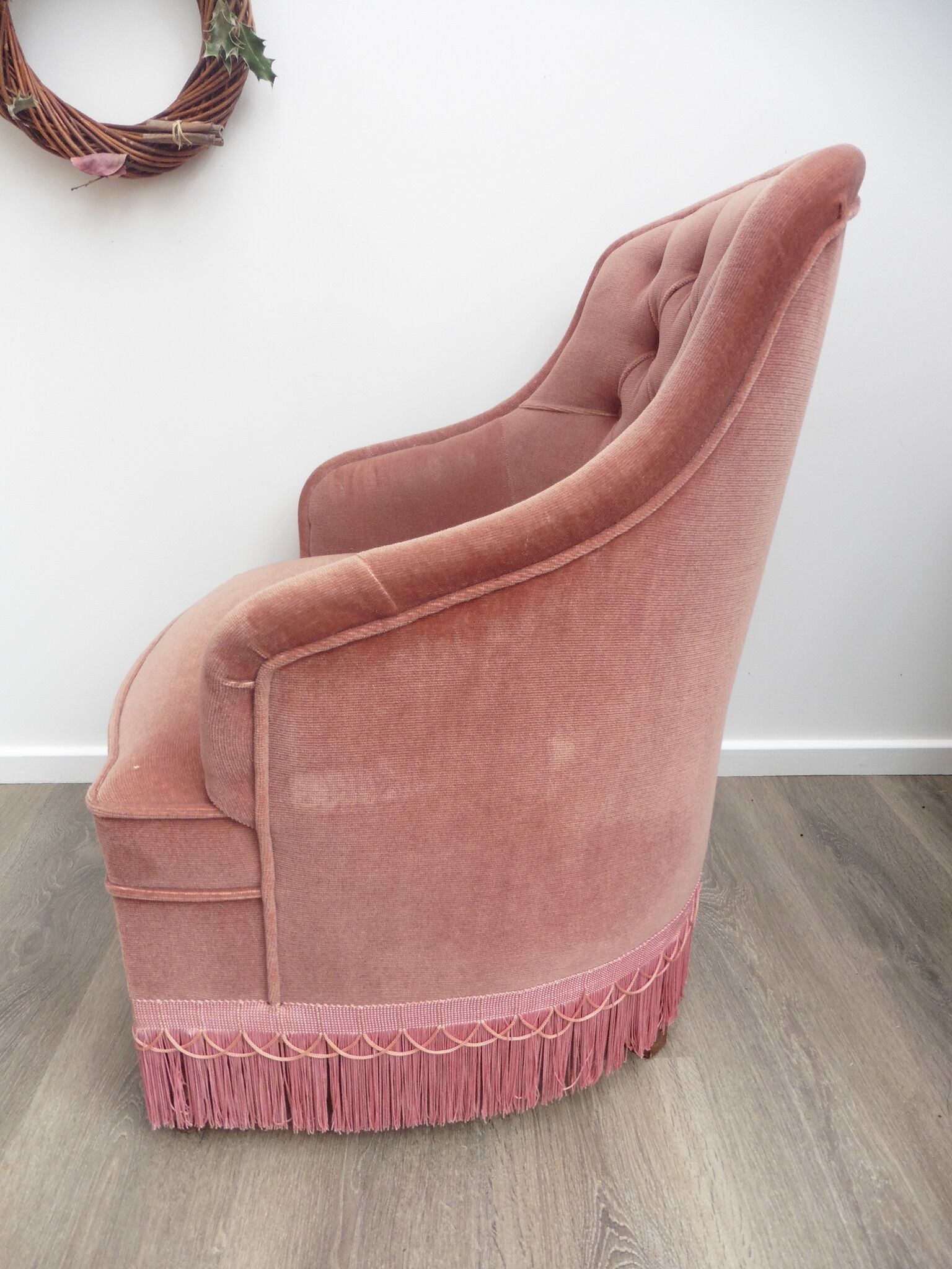Armchair toad and its footrest in old pink velvet