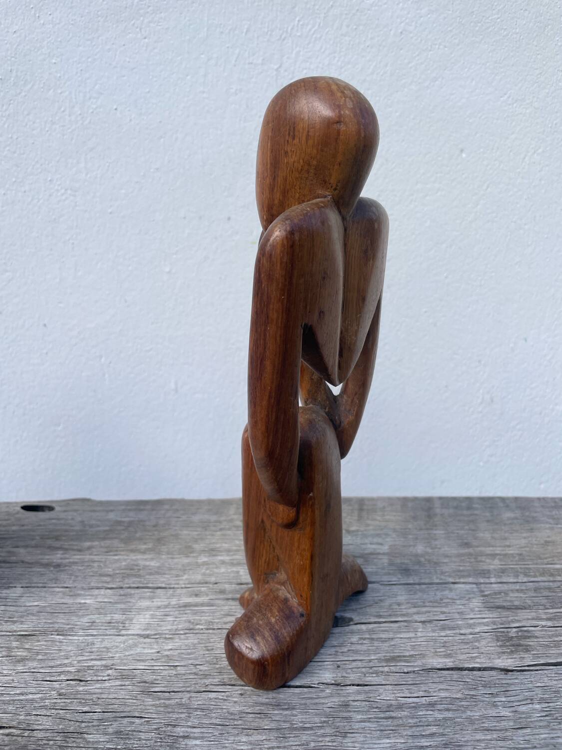 Wooden statuette sculpture, free form