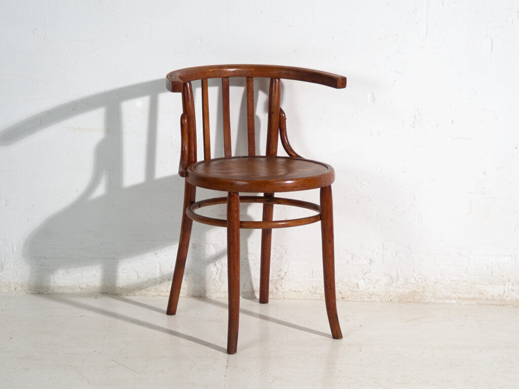 Ensemble de quatre chaises style Thonet en bois courbé – Europe centrale, vers 1920