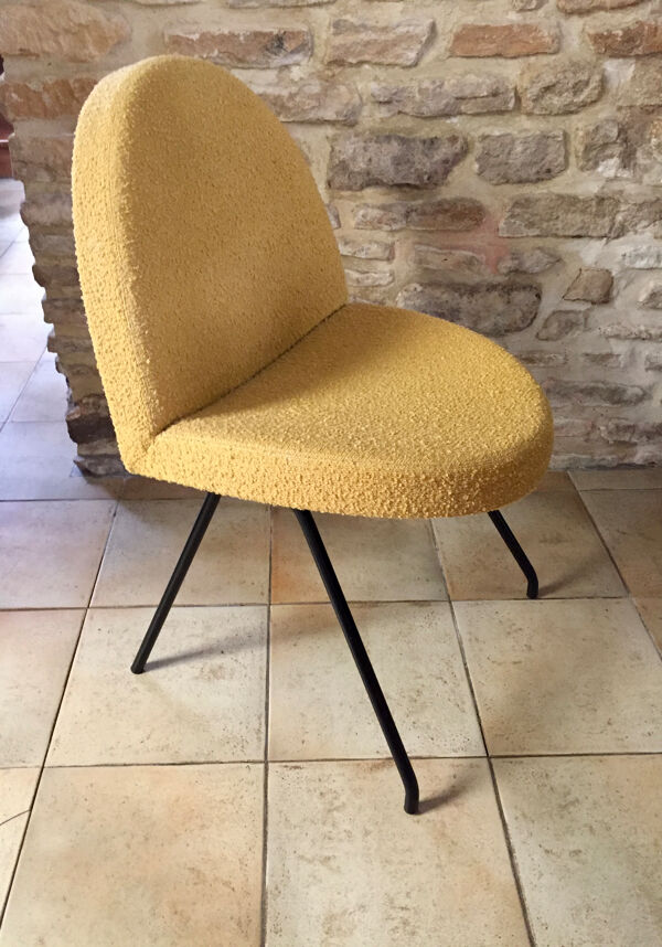 Chauffeuse n° 771 modèle ''langue'' de Joseph André Motte pour Steiner 1954