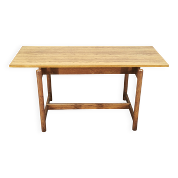 Table basse tchèque des années 1960 en chêne massif par Krásná Jizba
