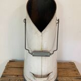 Ancien seau à charbon en fer