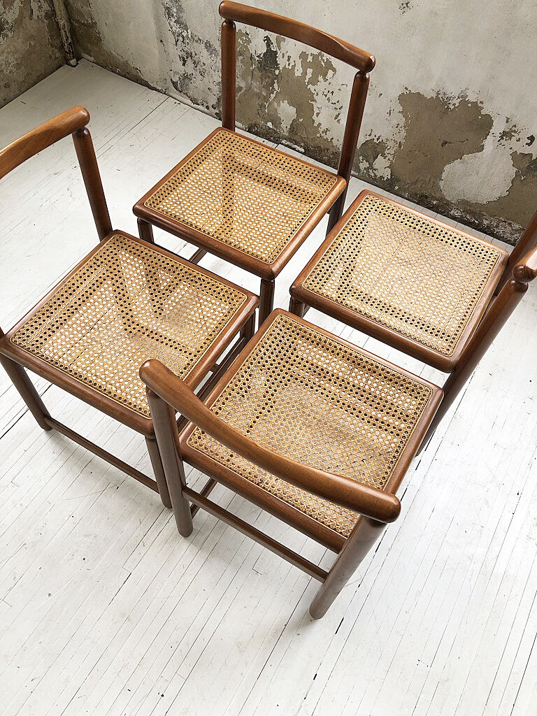 Lot de 4 chaises cannées années 50