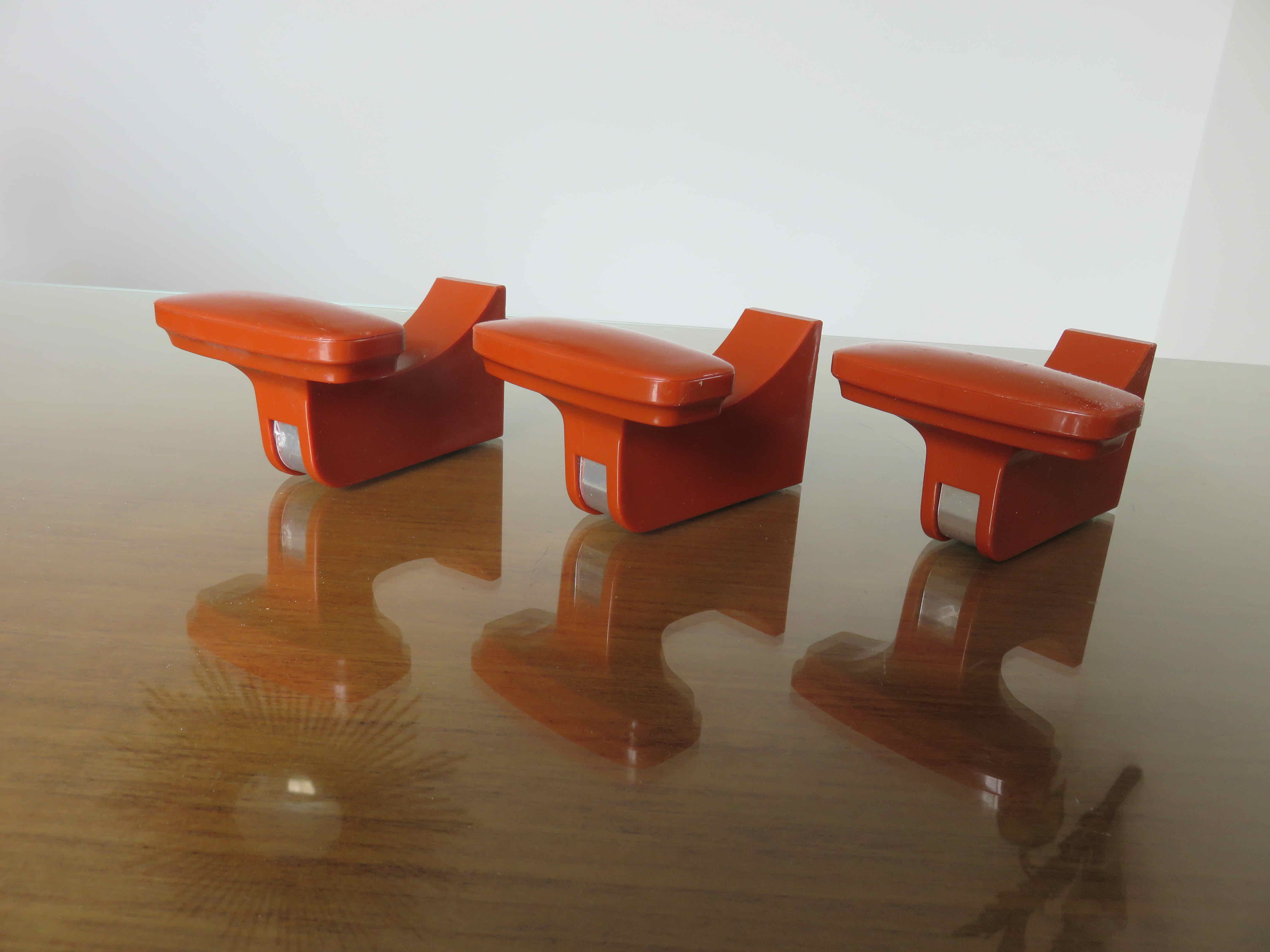 Series of 3 wall hooks grosfillex 70s